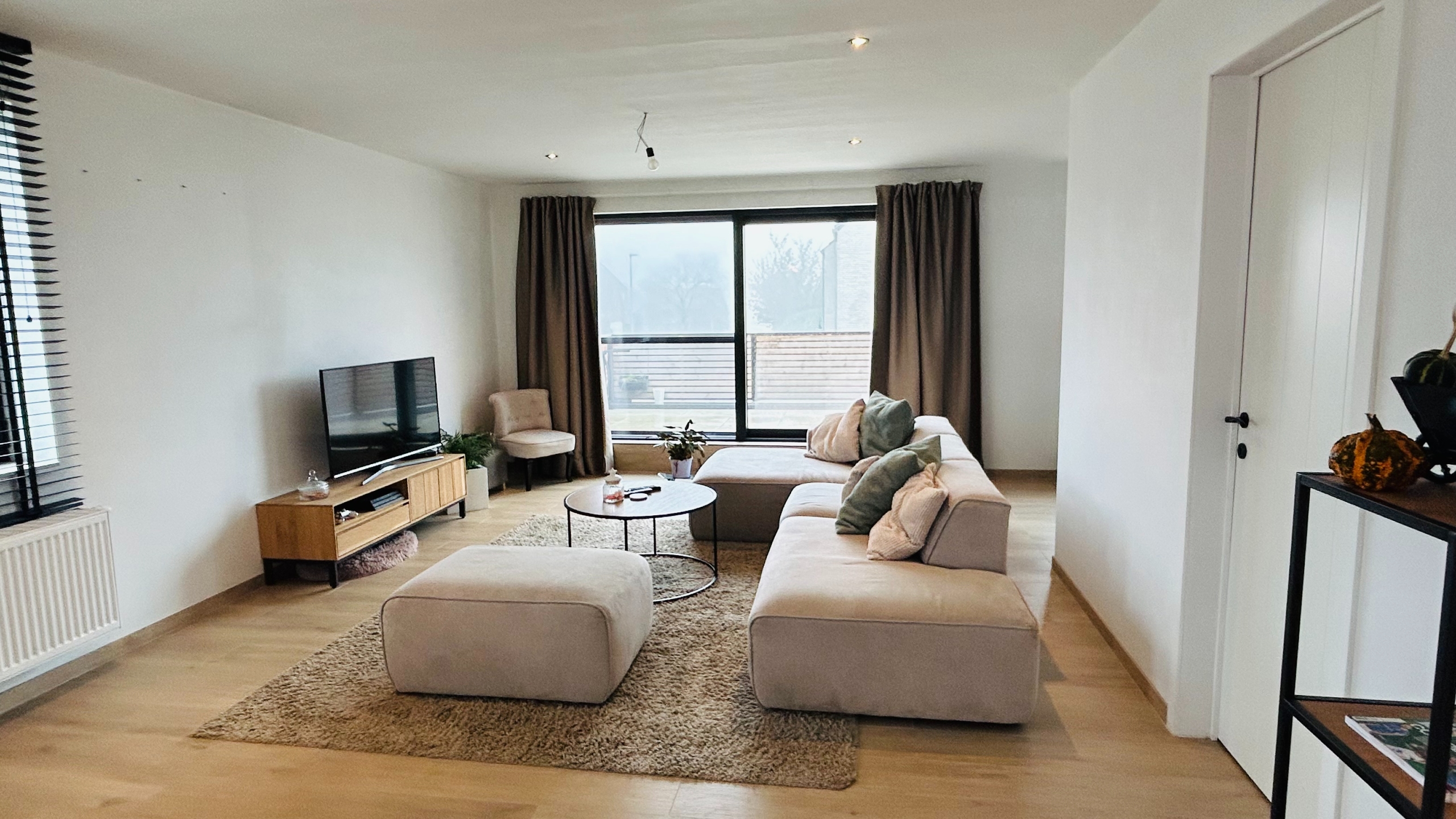 Prachtig en ruim duplexappartement met 3 slaapkamers, autostaanplaats en terras - foto 2