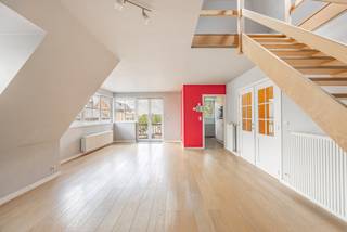 In het hart van Harelbeke vindt u deze instapklare penthouse, gelegen op de derde verdieping van de verzorgde residentie St. Paul. Het appartement...