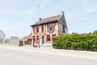 Te koop: Karaktervolle burgerwoning op toplocatie in Gistel – ook interessant als projectgrond!Ontdek deze charmante burgerwoning uit 1920, gelegen...