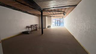 Welkom in Aarschot! Dit centraal gelegen handelspand met twee appartementen bevindt zich in de stadskern van Aarschot, op wandelafstand van...