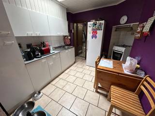 <p><span>Achterin gelegen gebouw met 3 vergunde 1 slaapkamer appartementen van 109m², 89m² en 82m², 3 bergingen, dichtbij winkels, openbaar vervoer en groen.</span></p><p><span> </span></p><p><span>Indeling:</span></p><p><span> </span></p><p><span>Glvl: gemeenschappelijke inkomhal, 3 bergingen, glvl 1 - slaapkamer appartement (109m²) met kleine buitenruimte en met een energielabel D</span></p><p><span>+1: twee 1 slaapkamer appartementen van 82m² en 89 m² met energielabel F, kleinste is te renoveren en heeft een klein terrasje, beiden onderworpen aan de renovatieverplichting van de Vlaamse overheid voor residentiële gebouwen</span></p><p><span> </span></p><p><span> </span></p><p><span>Troeven:</span></p><p><span> </span></p><p><span>+ 3 vergunde 1- slaapkamer appartementen</span></p><p><span>+ 3 bergingen</span></p><p><span>+ achterin gelegen gebouw</span></p><p><span>+ voldoende parkeermogelijkheden</span></p><p><span>+ asbestveilig appartementen</span></p><p><span>+ mogelijke opbrengst tussen de 2100€ en 2200€/mnd</span></p><p><span>+ ook interessant als co-housing</span></p><p><span> </span></p><p><span> </span></p><p><span>Kom niet 'TE LAET' en maak een afspraak via info@immodelaet.be of 03/644.00.88. </span></p><p><span> </span></p><p><span> </span></p><p><span> </span></p><p><span> </span></p><p><span> </span></p><p><span> </span></p><p><span> </span></p><p><span>i</span></p>