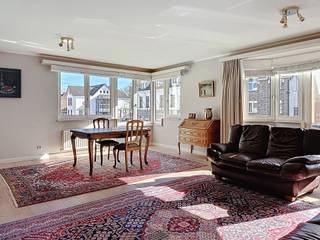 INDELINGInkomhal ca. 7 m² - beige natuursteenGastentoilet ca. 1 m² - marmeren tegelvloer - wandtegelsLiving ca. 37 m² - parketKeuken ca. 8 m² - witte...