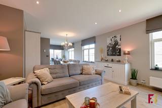 In het charmante en groene Melsen, een gegeerde deelgemeente van Merelbeke, bevindt zich deze recente en perfect onderhouden gezinswoning uit...