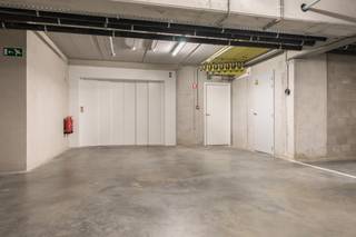 <p><span>Underground parking space with car lift near the center of Mechelen </span></p><p><span>Underground garage with car lift and parking space, located in Residentie Fonteynbrug at Lange Schipstraat 100 in Mechelen. The location is central, within walking distance of downtown and easily accessible.</span></p><p><span>The garage is accessible via an automatic gate and reached by a car lift.</span></p><p><span>Rent: € 80/month<br />Common area fees: € 45/month</span></p>