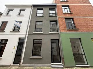 Gerenoveerde woning op superlocatie in het hartje van Antwerpen. De woning is volledig gerenoveerd in 2025 en is gelegen op wandelafstand van...
