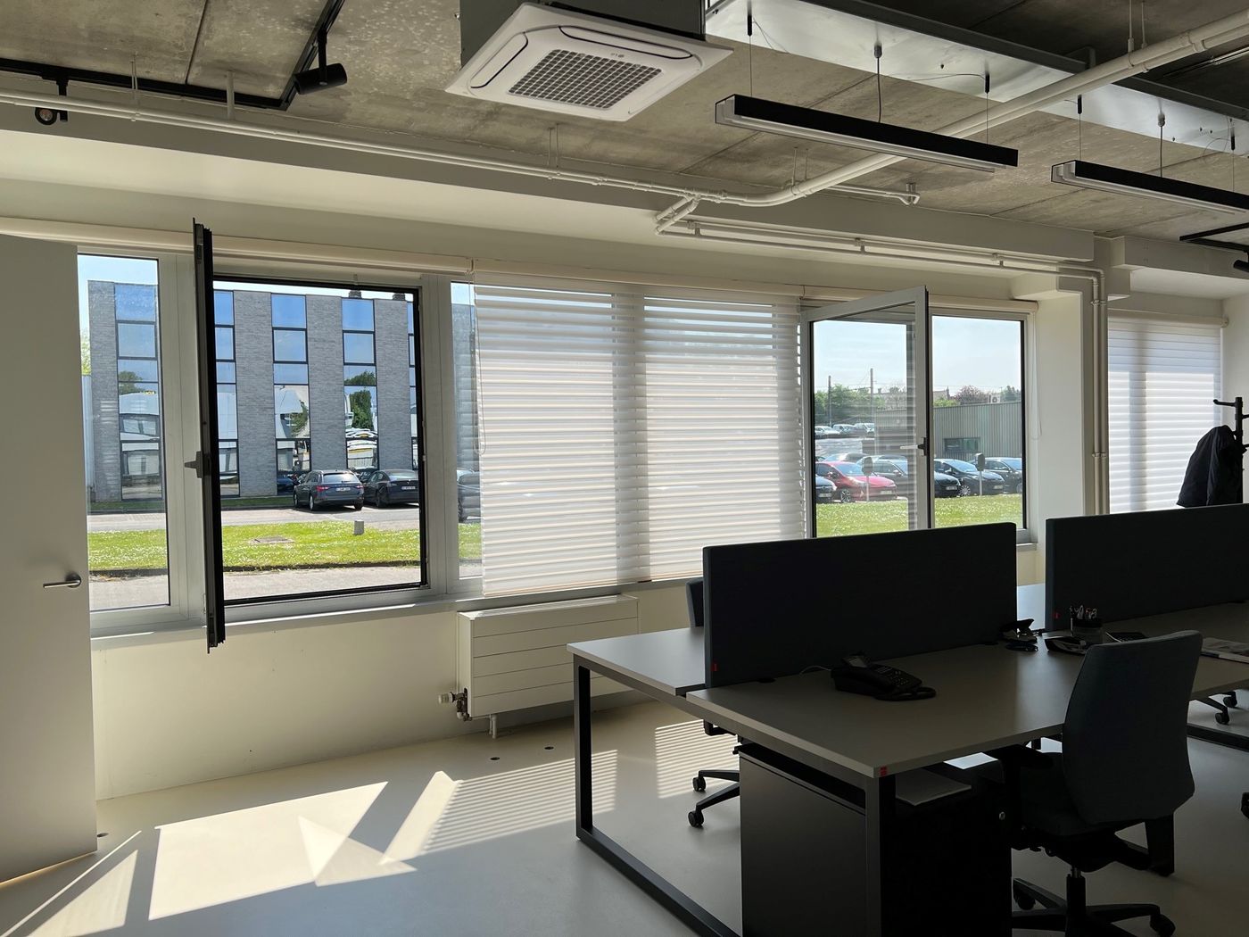 Bright office space of 363 m² just 1 km from the R0 - photo 2