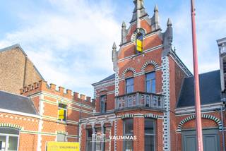 VALIMMAS verhuurt dit comfortabel ingericht dakappartement (± 65m²) met kelder, in een statige en gerenoveerde herenwoning in het centrum van...