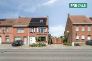 Ontdek deze eigendom tijdens de Pre-sale op zaterdag 23/05 van 9u tot 10u30. Enkel op afspraak!Dit instapklaar huis kan genieten van een zeer...