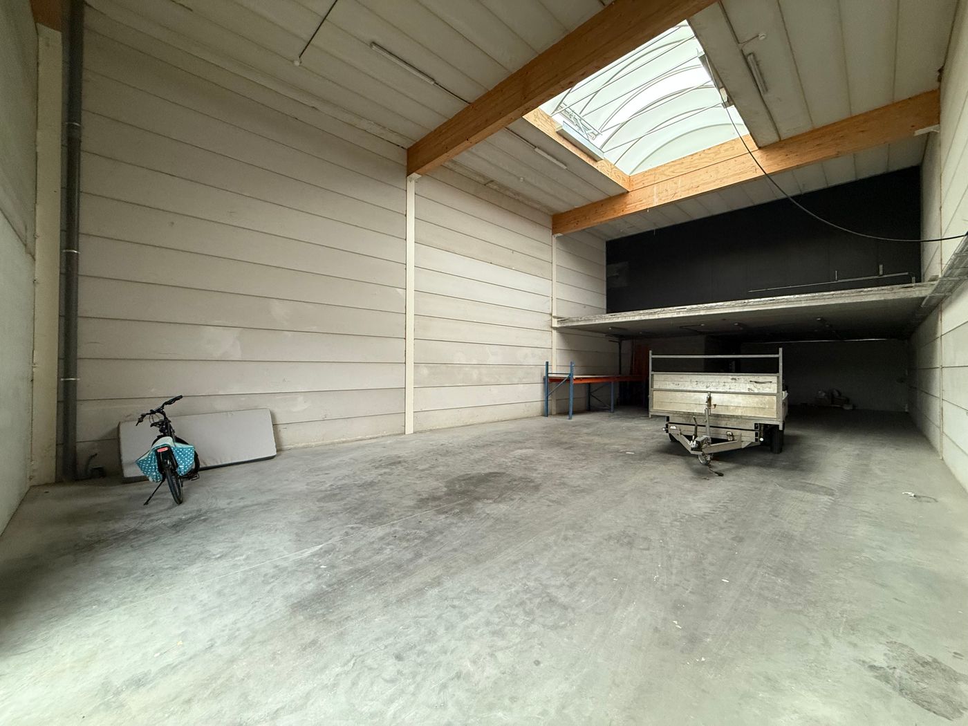 Bedrijfsruimte met magazijn, kantoor en appartement te Zelzate - foto 2