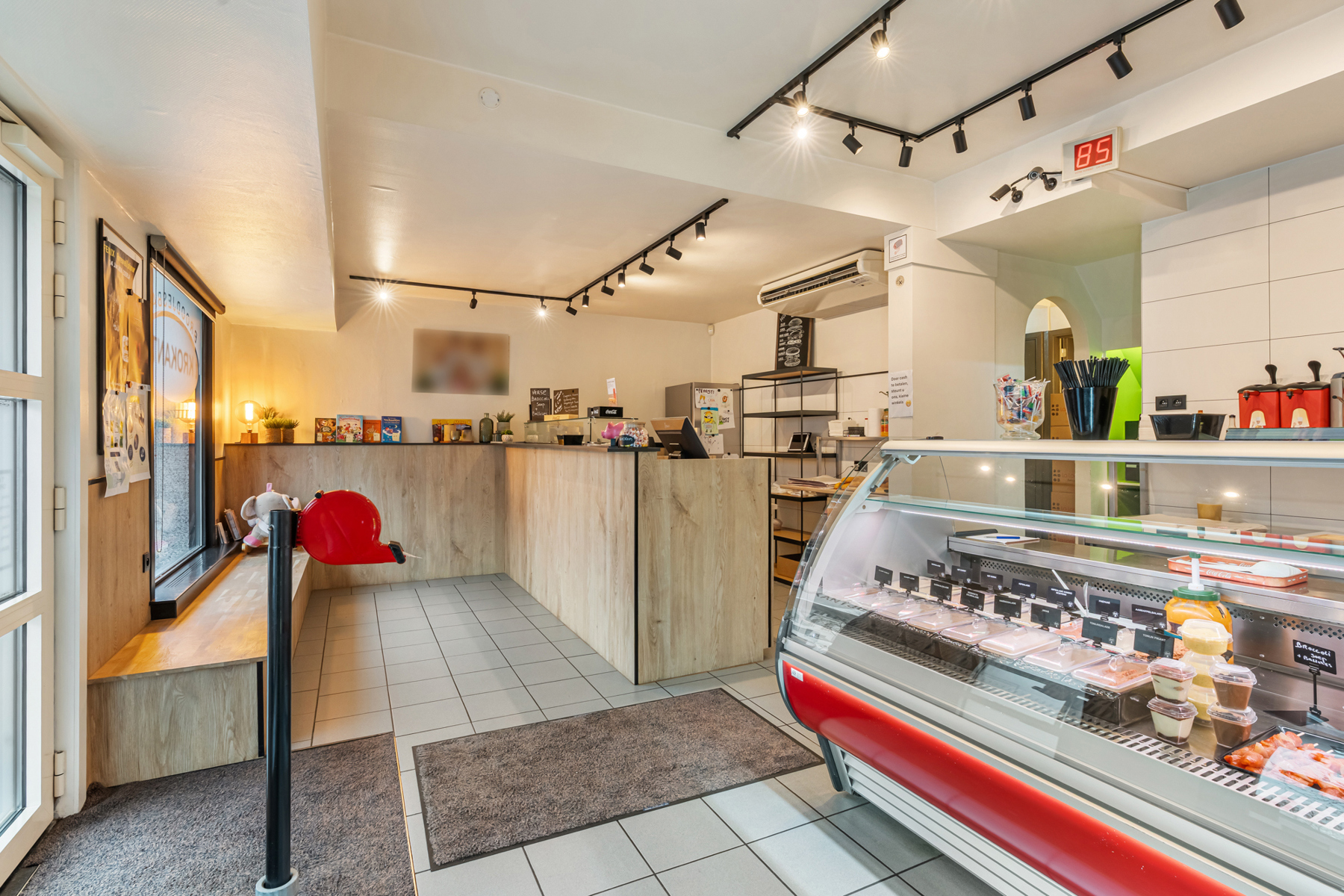 Goed draaiende handelszaak met achtergelegen woonst en tuin - foto 3