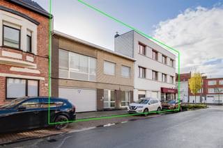 Unique opportunity : corner plot with 3 adjacent building - Laaglandlaan 73 + Meereigen 3 - 5 This polyvalent property offers a range of...