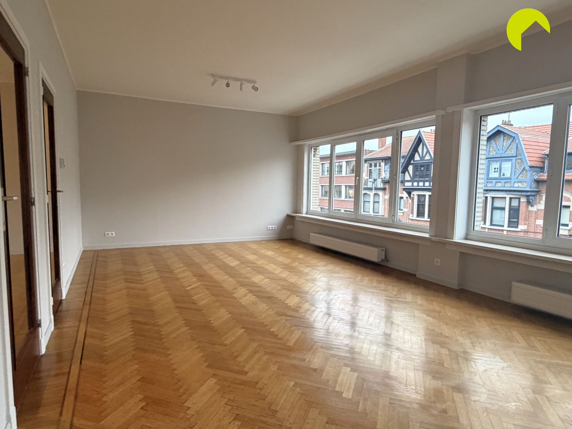 Gerenoveerd 2 slpk-appartement in rustige woonwijk! - foto 2