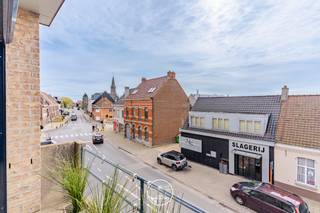 LiggingGelegen op wandelafstand van Baarledorp en het veerpont over de Leie richting Sint-Martens-Latem. Op fietsafstand van het centrum Drongen...