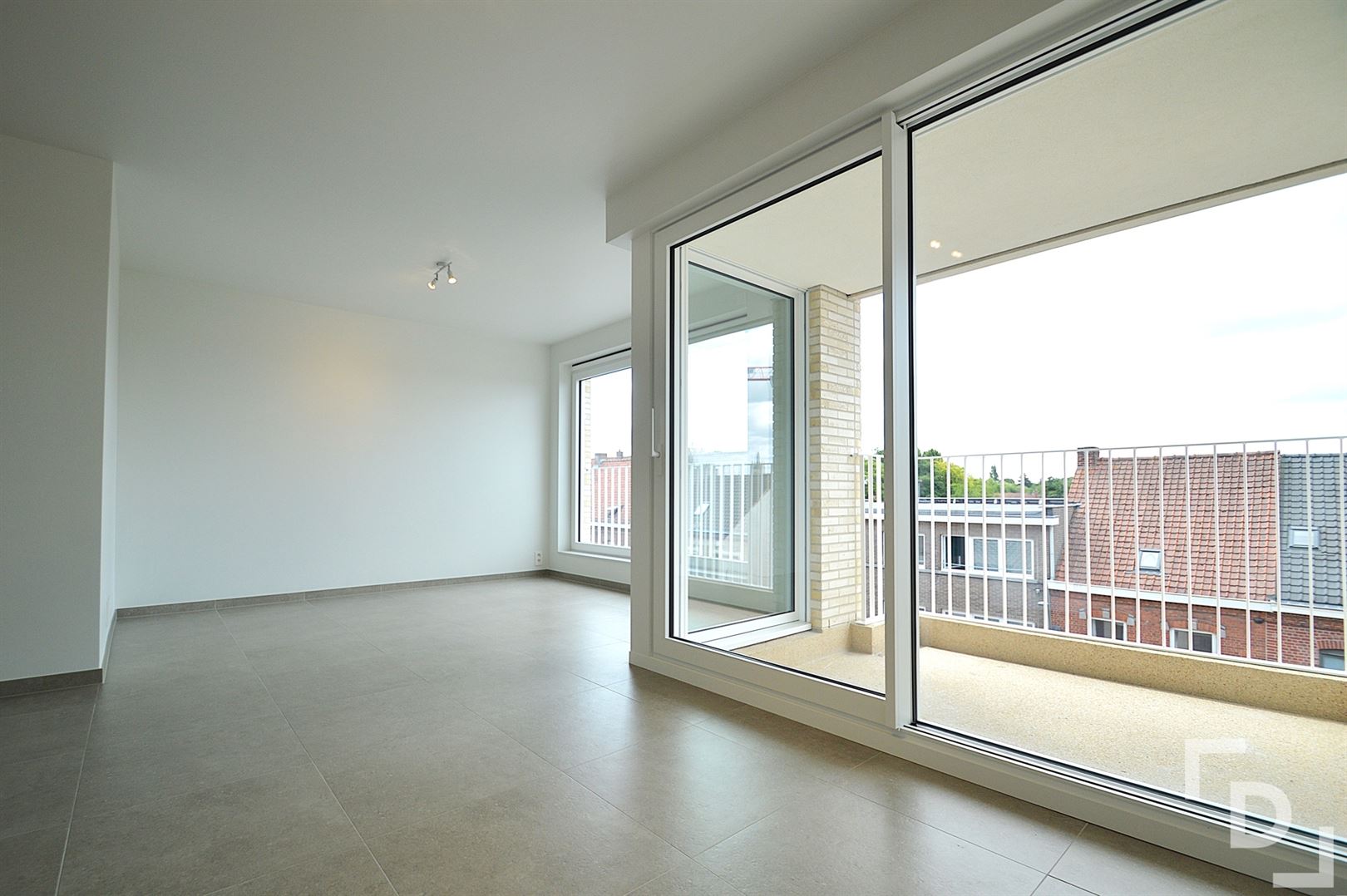 Nieuwbouwappartement met 2 slaapkamers en carport te Ieper - foto 5
