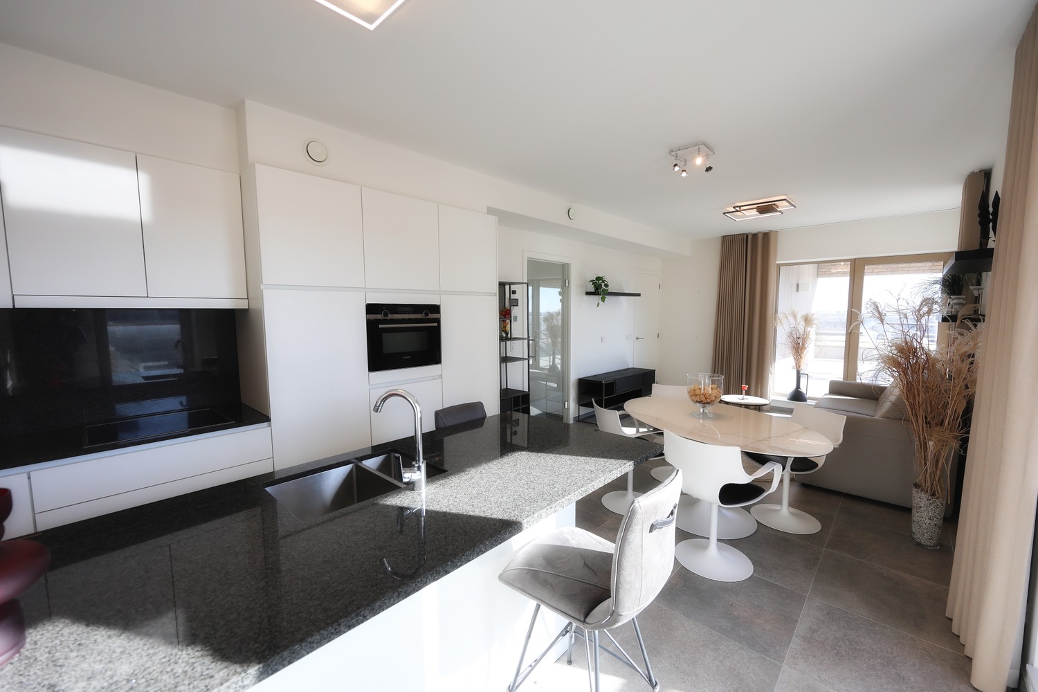 Recent apartment with 2 bedrooms and a sunny 25 m² terrace ! - photo 3