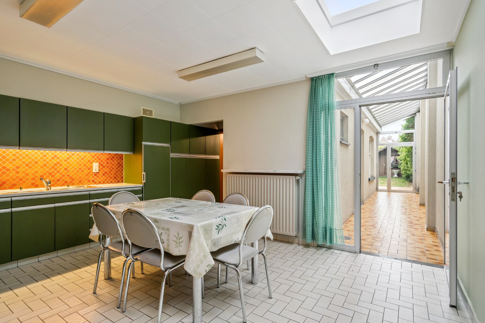 House with 3, possibly 5 bedrooms and garden with access in the center of Kortrijk. - photo 3