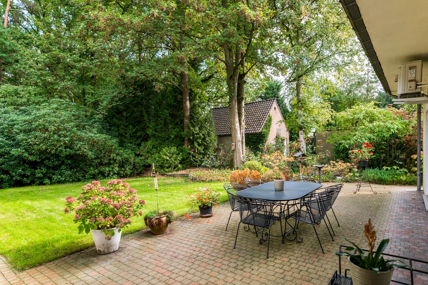 Ruime gezinswoning met 5 slaapkamers, grote tuin en garage in Wijnegem - foto 5
