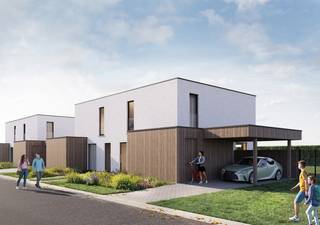 In Sint-Eloois-Vijve verrijst binnenkort een nieuwe, bruisende buurt: Vivapark. Dit kleinschalige nieuwbouwproject omvat 16 moderne halfopen woningen, elk met drie ruime slaapkamers, een handige carport met buitenberging en een prachtige tuin om volop van te genieten. Gelegen in een rustige doodlopende straat, geniet je er van pure sereniteit, terwijl winkels, scholen en verbindingswegen verrassend dichtbij zijn.<br /><br />Comfort en energiezuinigheid gaan hier hand in hand: dankzij de warmtepomp, vloerverwarming en zonnepanelen houd je jouw energiekosten laag én woon je helemaal futureproof. Samen met het aangrenzende Vivehof vormt Vivapark een groene, levendige wijk met wandel- en fietspaden, veel speelruimte en een gemeenschappelijk speelplein. Een plek waar buren elkaar vinden, kinderen veilig spelen en gezinnen zich meteen thuis voelen. Vivapark is meer dan wonen: het is leven in vrijheid en verbondenheid, op een plek waar je elke dag tot rust komt.<br /><br />Alle woningen kunnen genieten van:<br />- 3 ruime slaapkamers<br />- lichtrijke leefruimte met open keuken<br />- afgesloten tuin en terras met aparte toegang<br />- carport met buitenberging<br />- bespaar op jouw energie door de zonnepanelen, warmtepomp, vloerverwarming, ventilatie<br /><br />De verkoop van de eerste 8 woningen is nú gestart!<br />Wees er dus snel bij en ontdek er alles over via www.vivapark.be!
