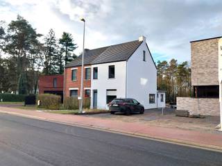 Request your visit at info@optimusvastgoed.be!TEUR: Renovated 3 bedroom semi-detached building with spacious garden!The property is conveniently...