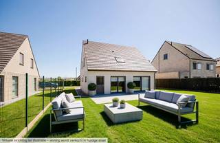 <p><strong>Situation</strong><br />Cette maison individuelle est idéalement située Achterhoek 14 à Avelgem, dans un quartier résidentiel calme et agréable. Elle se trouve dans une rue peu fréquentée, offrant tranquillité et intimité.<br />La localisation est également très pratique, avec un accès facile au centre d’Avelgem, aux communes environnantes et aux grands axes routiers. Commerces, écoles et autres commodités se trouvent à proximité, assurant un parfait équilibre entre calme et accessibilité.</p>
<p><strong>Disposition</strong><br />En entrant dans la maison, vous découvrez un hall d’entrée spacieux et lumineux avec des toilettes pour invités. Ce hall donne accès à un espace de vie ouvert, baigné de lumière naturelle grâce aux grandes baies vitrées, créant une atmosphère agréable et aérée.<br />La cuisine ouverte, entièrement équipée, offre tout le confort moderne, avec notamment un lave-vaisselle intégré, un four et une plaque de cuisson.</p>
<p>Au rez-de-chaussée, vous trouverez également une buanderie pratique avec raccordements pour machine à laver et sèche-linge, ainsi qu’un garage intégré.</p>
<p>À l’étage, la maison dispose de quatre chambres complètes et d’une salle de bains équipée d’une baignoire, d’une douche et d’un double lavabo.<br />Un escalier escamotable donne accès au grenier, offrant un espace de rangement supplémentaire.</p>
<p>Informations urbanistiques en cours de demande.</p>
<p>Pour plus d’informations ou pour organiser une visite, veuillez contacter Guillaume au +32 472 11 00 00 ou via gl@immodavinci.be</p>