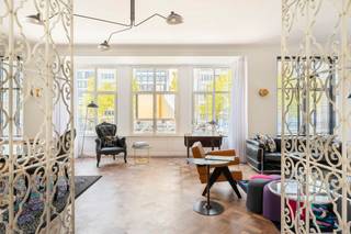 Stylish renovated flat in the heart of Antwerp – 2 bedrooms, 2 bathrooms, parking available<br /><br />In the bustling heart of Antwerp city centre, behind a beautiful 10-metre-wide Art Deco façade, you will find this characterful and ready-to-move-in flat. A rare combination of charm, space and comfort, right in the middle of the city.<br /><br />Upon entering, you are immediately struck by the abundance of light, thanks to the wide façade and large windows. The living space exudes style and authenticity, with subtle references to the original Art Deco architecture, while everything has been finished to perfection for contemporary living comfort.<br /><br />The property has two full bedrooms, each with its own bathroom – ideal for those who love privacy or want to welcome guests in comfort. The kitchen is fully equipped and forms the heart of the flat, perfect for cosy evenings or elaborate dinners.<br /><br />An additional bonus is the possibility of a parking space for sale at 45.000 euro, a real luxury in this central location.<br /><br />All amenities – shops, restaurants, public transport and culture – are within walking distance. Yet inside, you can enjoy peace, space and quality.<br /><br />This flat is perfect for those looking for stylish living in the city centre, or for those who want to invest in a carefree property in a prime location.