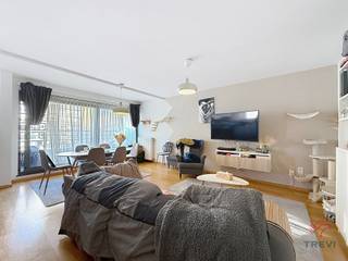 GANSHOREN, blijkbaar een zeer lichte kamer van ± 65 m².Op de 4e verdieping:- Hal- Apart toilet- Woonkamer van ± 27 m² met toegang tot het terras van...