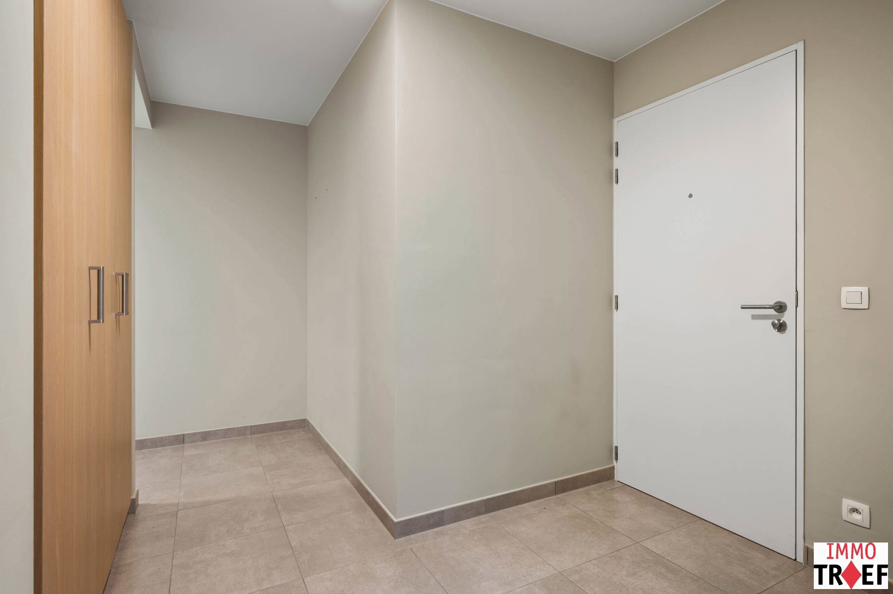 Mooi afgewerkt appartement met terras &amp; staanplaats in hartje Lebbeke - foto 2