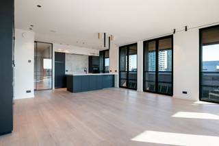 Dit instapklare splinternieuwe appartement bevindt zich op de tweede verdieping van het prestigieuze Montevideo Residence .De ruime inkomhal...