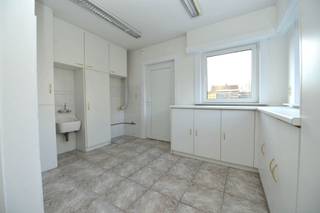 Woning met EPC label C, Conform attest elektra, 6 slaapkamers, 2 badkamers, berging, tuin en garage gelegen te Nieuwmoer, Kalmthout. De woning...