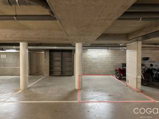 Autostaanplaats in kelderparking, centrum Sint-Job.Autostaanplaats voor één wagen in de kelderverdieping van een residentie gebouwd in 2007, op de...