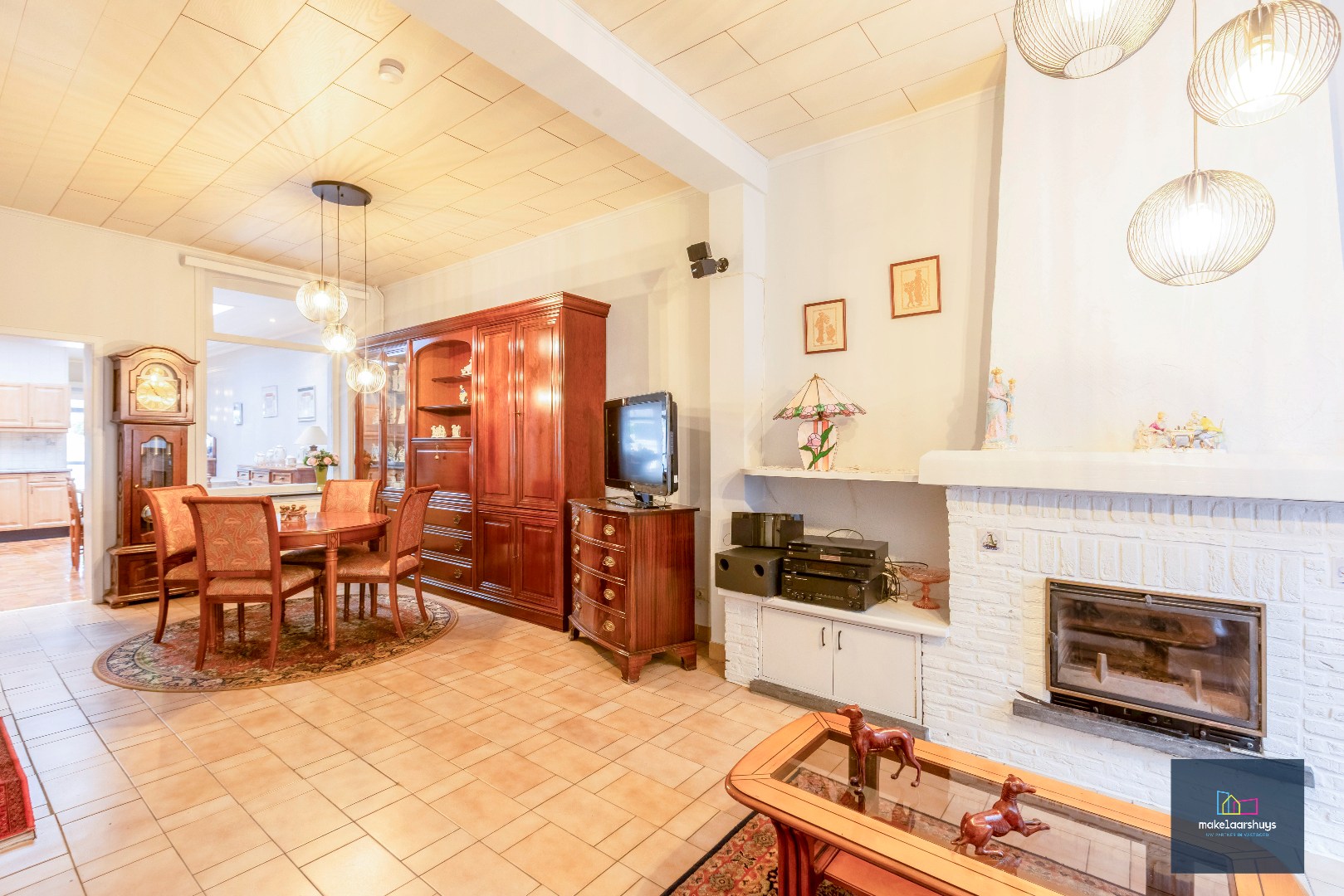 Charmante op te frissen rijwoning met ruime stadstuin - foto 3