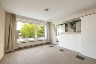 Op zoek naar een licht, instapklaar appartement op een absolute toplocatie in Deurne-Zuid? Dit appartement op de tweede verdieping in een straat...
