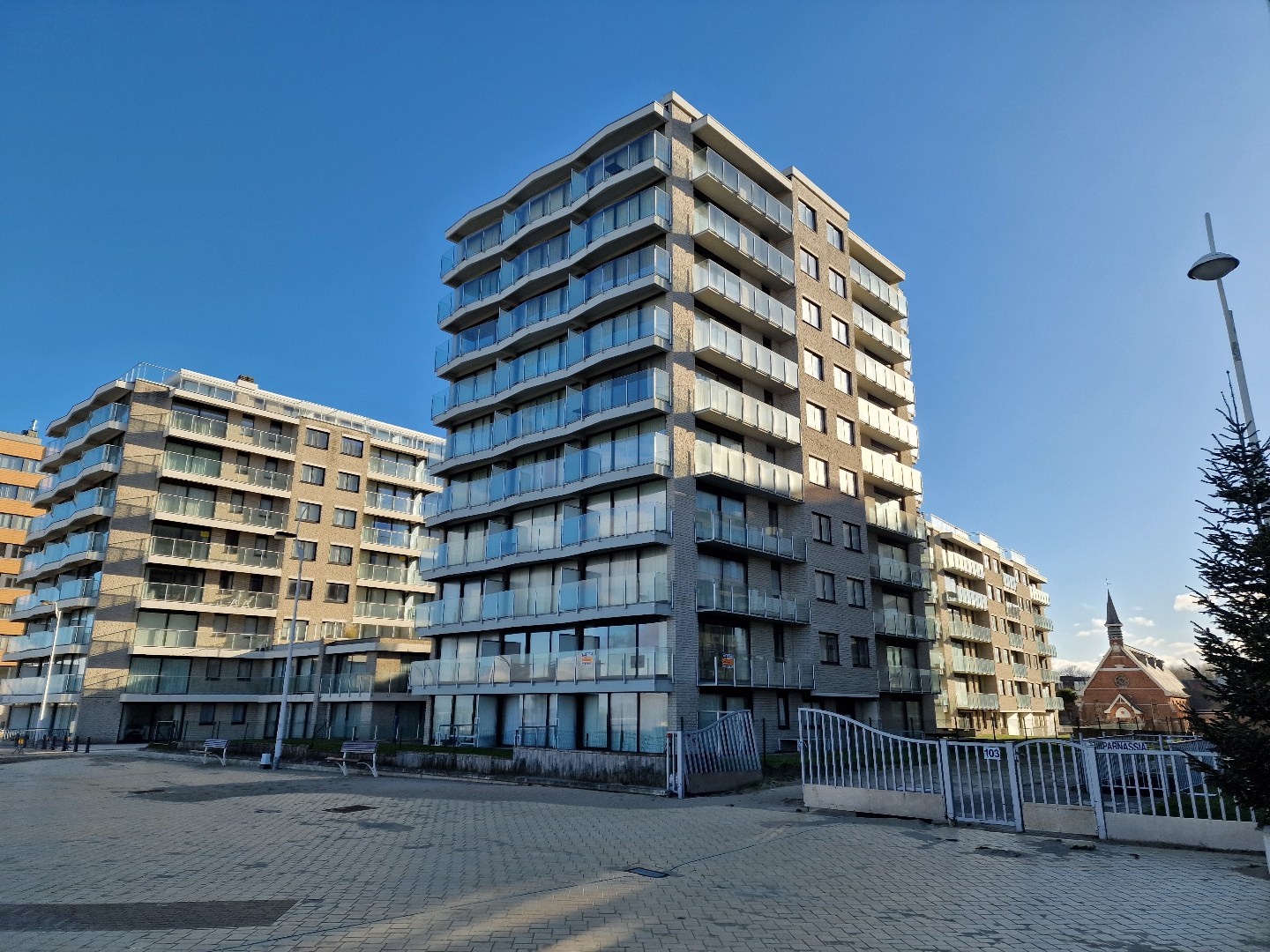 GROTE GARAGEBOX MET 4 PARKEERPLAATSEN (nummers 116-117-118-119) TE KOOP ONDER DE RESIDENTIES "SANDERLING + SANDPIPER" gelegen in de Kapellelaan 2 te De Panne - foto 3