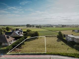 Bénéficiant d'un excellent emplacement dans la charmante ville de Bellegem, nous vous proposons ce magnifique terrain à bâtir de 859 m², adapté à...