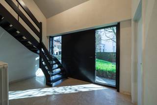 Op zoek naar een stijlvolle en energiezuinige woning met veel ruimte en comfort? Deze volledig gerenoveerde villa in Izegem biedt alles wat u...