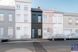 De liggingDeze tot in de puntjes gerenoveerde woning is werkelijk uitmuntend gelegen, op wandelafstand van het centrum en shoppingscentrum 'K in...