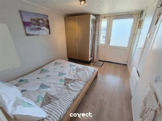 Op amper 800m van het strand en de zee en vlakbij het commerciële centrum van De Haan, vindt u dit appartement met 1 slaapkamer. Met zijn...
