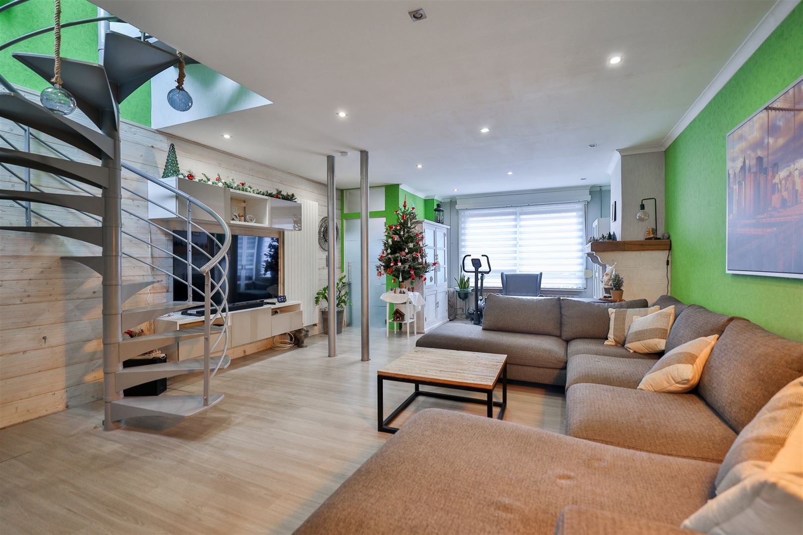 Rijwoning met ruime, zonnige tuin en drie slaapkamers - foto 3