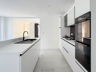 STIJLVOLLE OPEN BEBOUWING met moderne afwerking, lichtrijke leefruimte en vier ruime slaapkamers in het GLOOIENDE LANDSCHAP VAN MAARKEDAL. Dankzij...