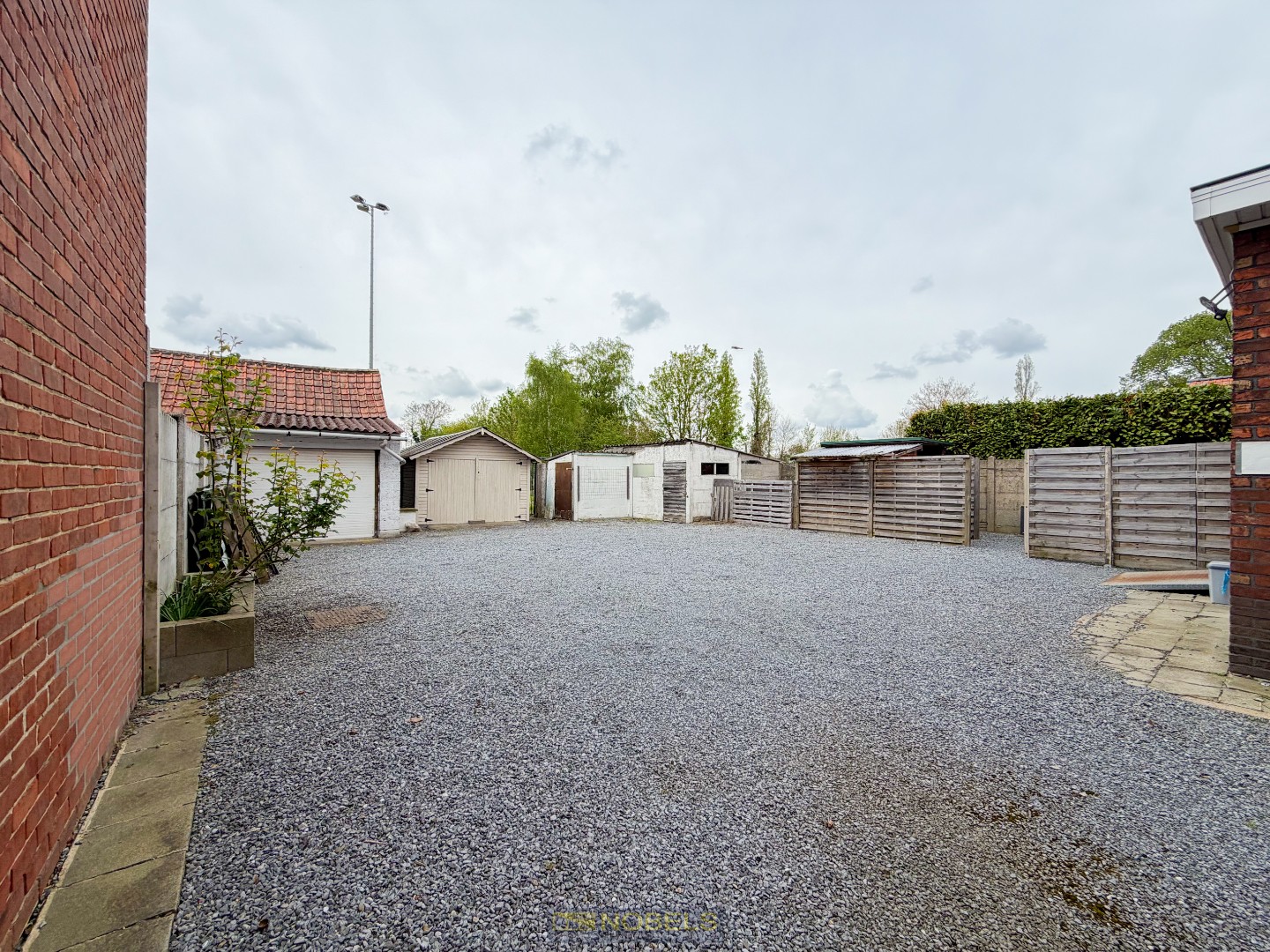 Te koop, Ruime handelswoning met tal van mogelijkheden te Zulte! - foto 3