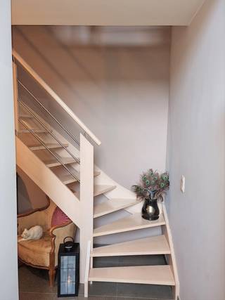 Ruime, hedendaagse woning nabij het centrum van Zulte, op wandelafstand van verschillende winkels. Deinze en Waregem zijn beiden op ongeveer...