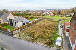 🌿 Bouwgrond te koop – 867 m² in rustige straat te RonseOntdek deze prachtige bouwgrond van 946 m² in de Mgr. Beylsstraat 32 te Ronse – een rustige,...
