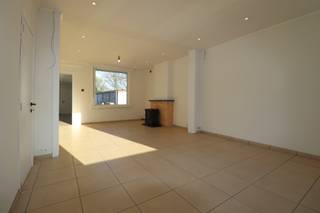 LiggingDeze woning is rustig gelegen in Moen, maar toch dicht bij het centrum. Winkels, scholen, horeca en openbaar vervoer bevinden zich in de...