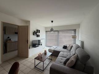 Dit gerenoveerde appartement bevindt zich op de eerste verdieping van een kleinschalig gebouw. Indeling: inkomhal met gastentoilet, vervolgens...
