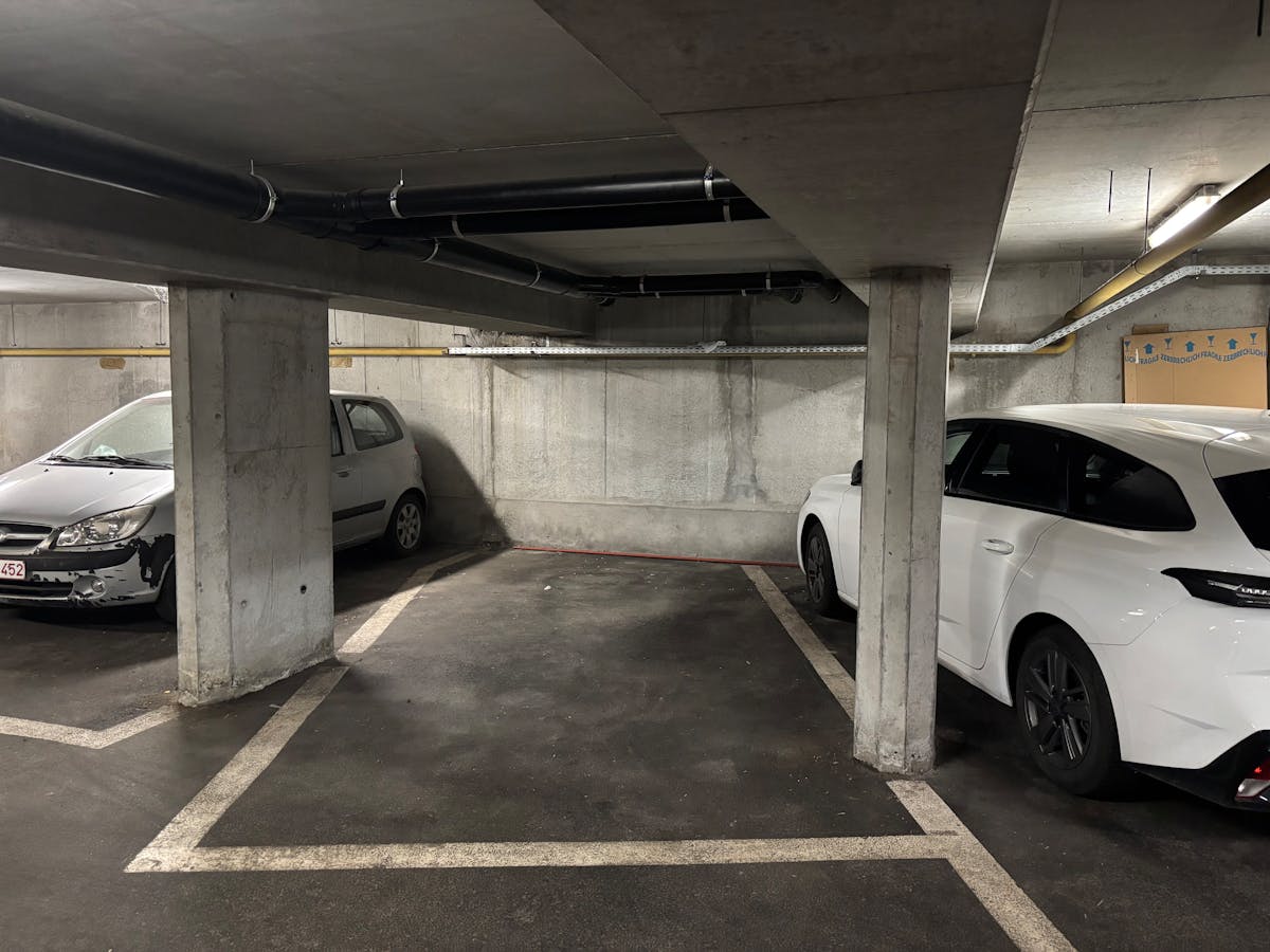 Place de parking à louer à deux pas du centre de Courtrai ! - photo 3