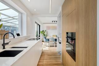 This ready-to-move-in and qualitatively renovated home is conveniently located in Roeselare, with an easy connection to major access roads.The lower floor was completely renovated: electricity, sanitary facilities and gas pipes were renewed and the spaces were opened up for a bright living environment. The finish was done with an eye for detail and quality, including veneer wood, custom cabinets and sustainable materials. The modern kitchen is equipped with high-quality appliances, including a Bora hob, and fits seamlessly into the living space.Strong investments were also made in terms of comfort and energy. The house has solar panels, a charging station, an air-air heat pump on the upper floor (cooling and heating) and an energy-efficient gas fireplace. Additional features include the electric gate, the electric shutter and dimmable LED lighting. The terrace was recently renewed and the garden has been fully landscaped.With four full bedrooms, a dressing room and a functional bathroom, this is an ideal family home.LayoutGround floor:- Entrance hall- Guest toilet- Bright living space with veranda- Fully equipped kitchen- Indoor garageFirst floor:- 4 bedrooms- BathroomLandscaped garden with renewed terraceInterested in this high-quality and ready-to-move-in home? Feel free to contact us for a visit:Jeroen Taillieu — 0493 25 14 33 — jeroen.taillieu@dewaele.comThe property is offered through the Pre-sale formula. On 04/04/2026 between 14:00 and 16:00, you can come visit the property by appointment and make an offer. The listed price is a starting price. For further information, please contact the property agent.