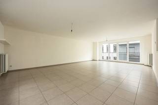 INDELING1ste verdiepingInkomhal, toiletruimte voorzien van wastafel, woonkamer met open keuken voorzien van de volgende toestellen nl. koelkast,...