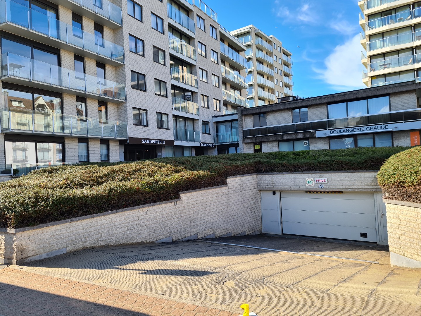 GROTE GARAGEBOX MET 4 PARKEERPLAATSEN (nummers 116-117-118-119) TE KOOP ONDER DE RESIDENTIES "SANDERLING + SANDPIPER" gelegen in de Kapellelaan 2 te De Panne - foto 4