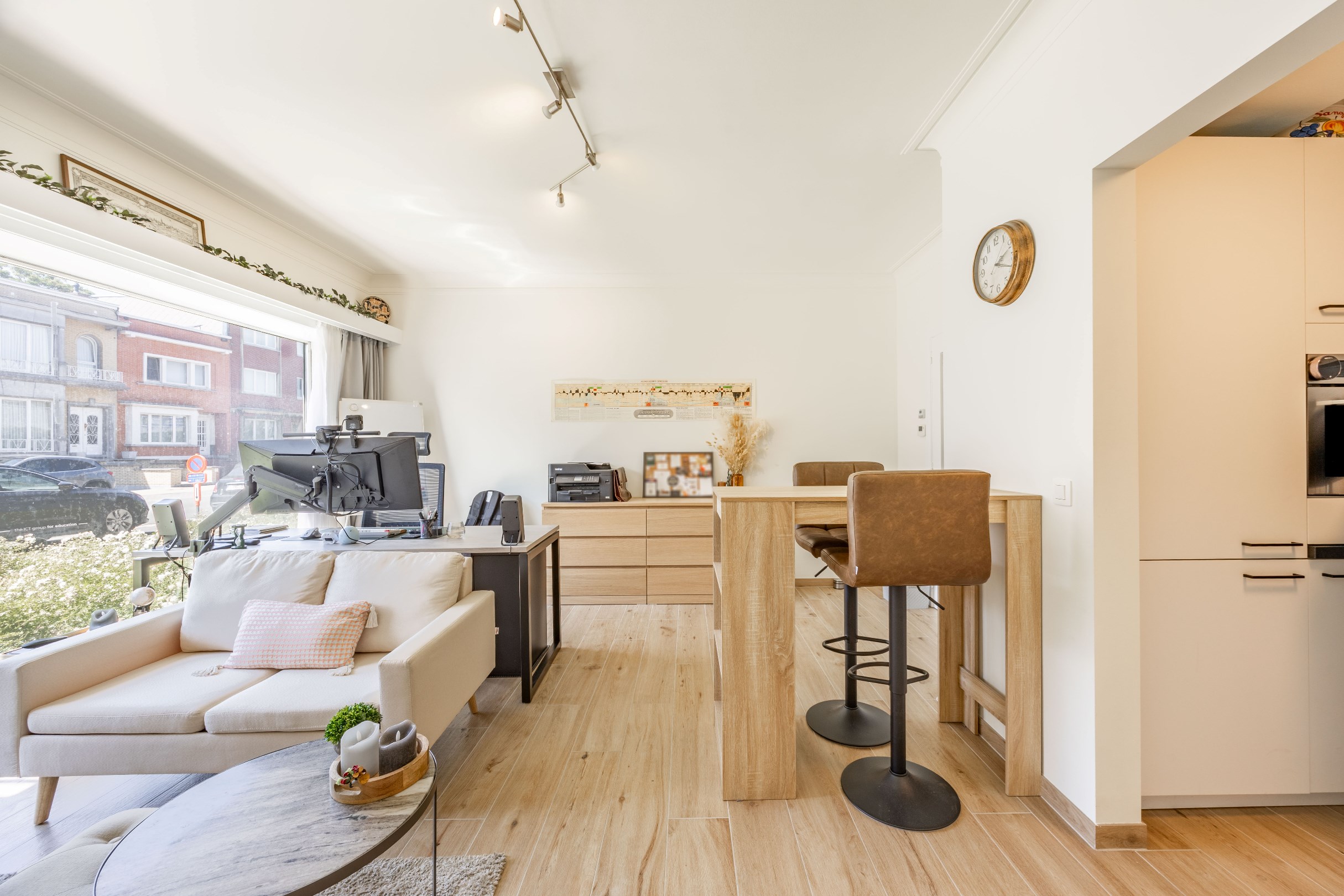 CENTRAAL GELEGEN OPGEFRIST APPARTEMENT - foto 3