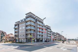 Gelegen langs de Koninklijke Baan te Koksijde, vinden we deze jonge residentie Cara (bouwjaar 2014) met het ruime appartement (94 m²) te koop...